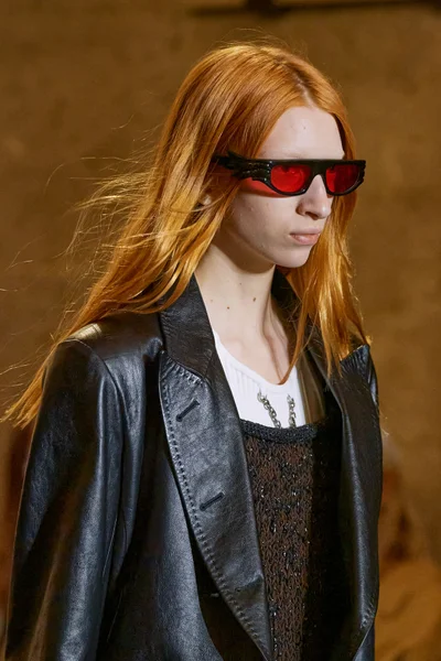 Look 25